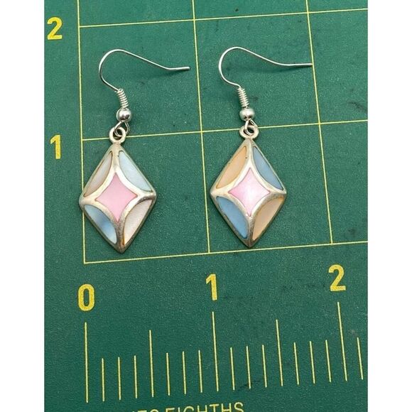 Gorgeous Vintage 925 Sterling Silver Inlaid Pastel MOP Wire Earrings - Picture 4 of 4